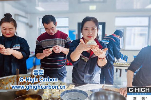 嘉碳組織員工食堂包餃子，歡樂(lè)滿溢